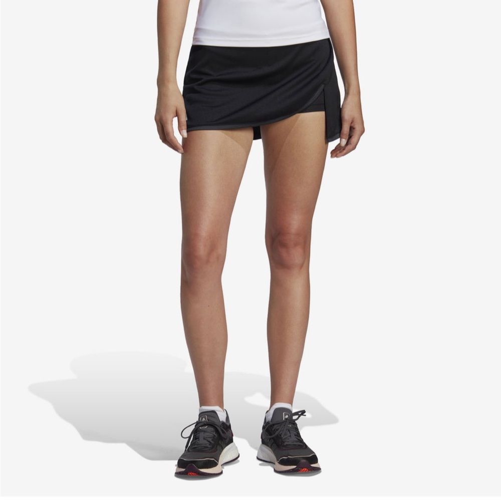 NWT Adidas skort. Size XL. Color: black.